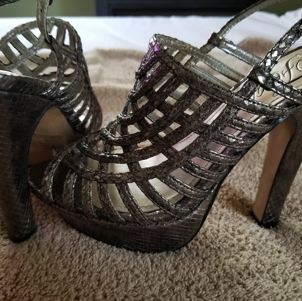 Shoes - Picture 2 of 3